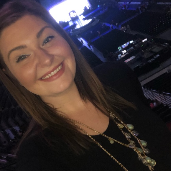 Bookmark my Closet ❤️ - Picture 2 of 8